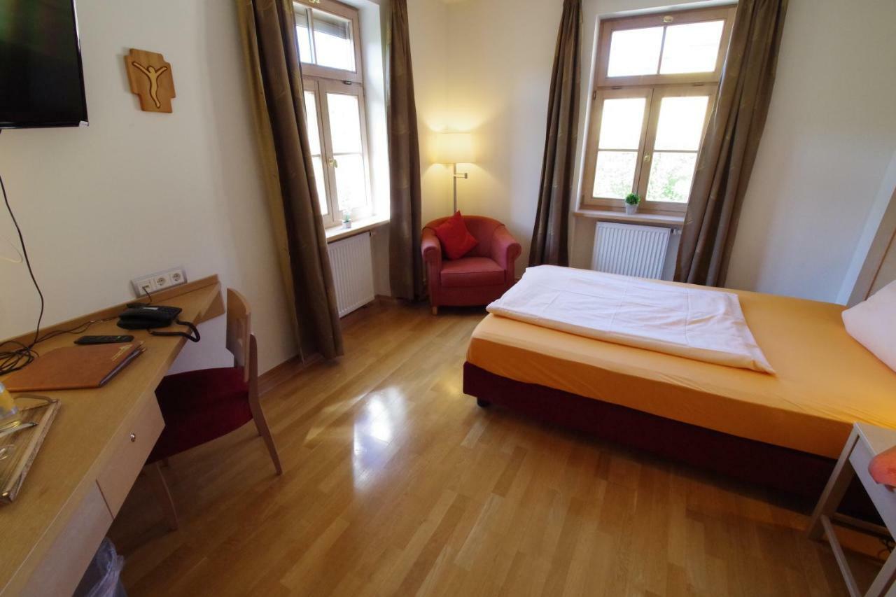 Klostergasthof Hotel Muennerstadt Ngoại thất bức ảnh